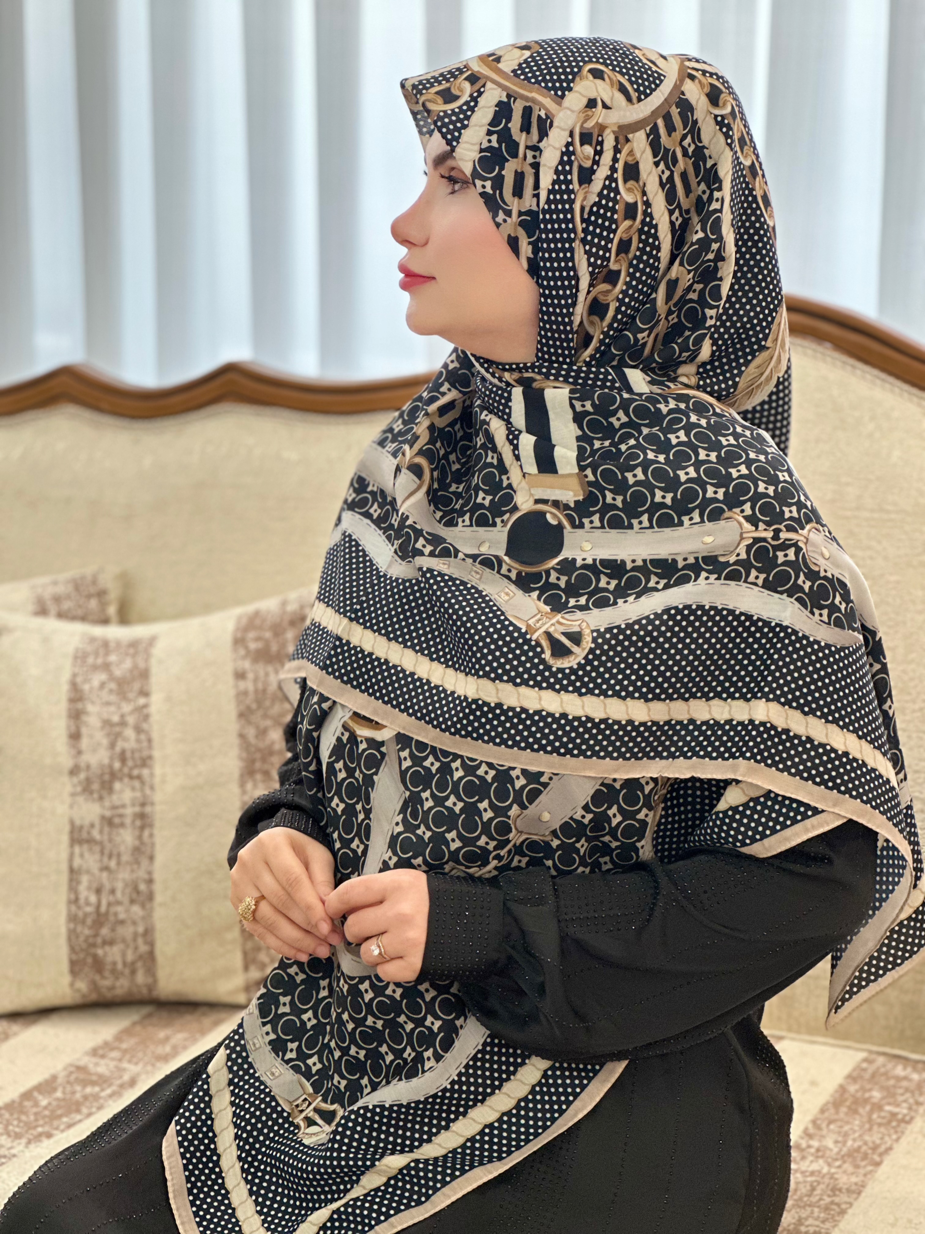 روسری نوش افرین
